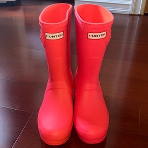Hunter lower calf bright pink boots